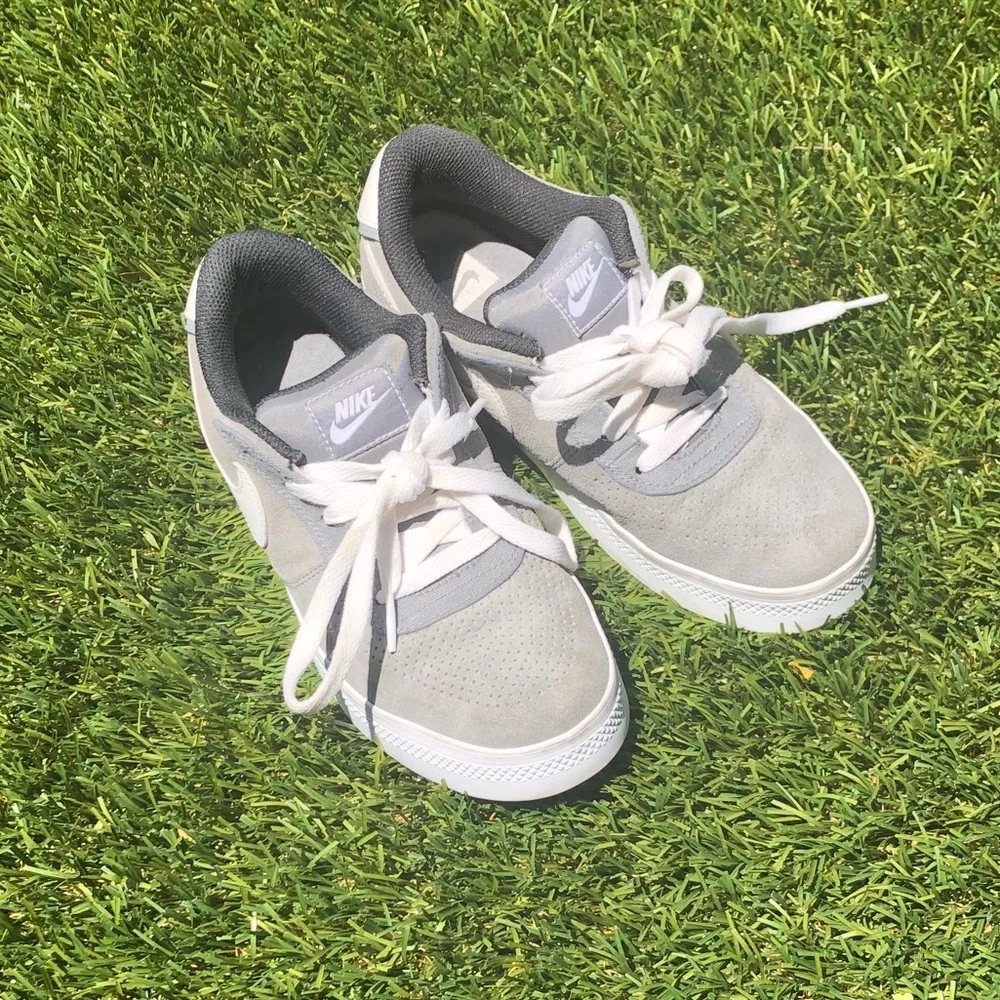 Nike sneakers in gray suede with white leather